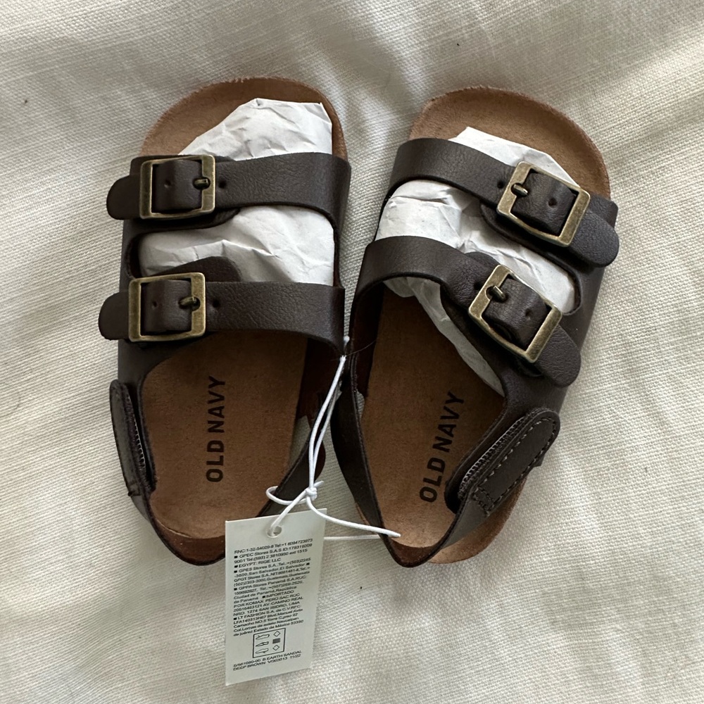 Brown faux leather toddler sandal with Velcro. Size 18-24 m. NWT. Never worn.